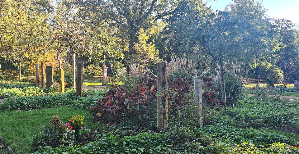 Friedhöfe als grüne Oasen in der Stadt - Gemeinschaftsgrabanlage Nordfriedhof Düsseldorf © Bundesverband Deutscher Bestatter | www.bestatter.de